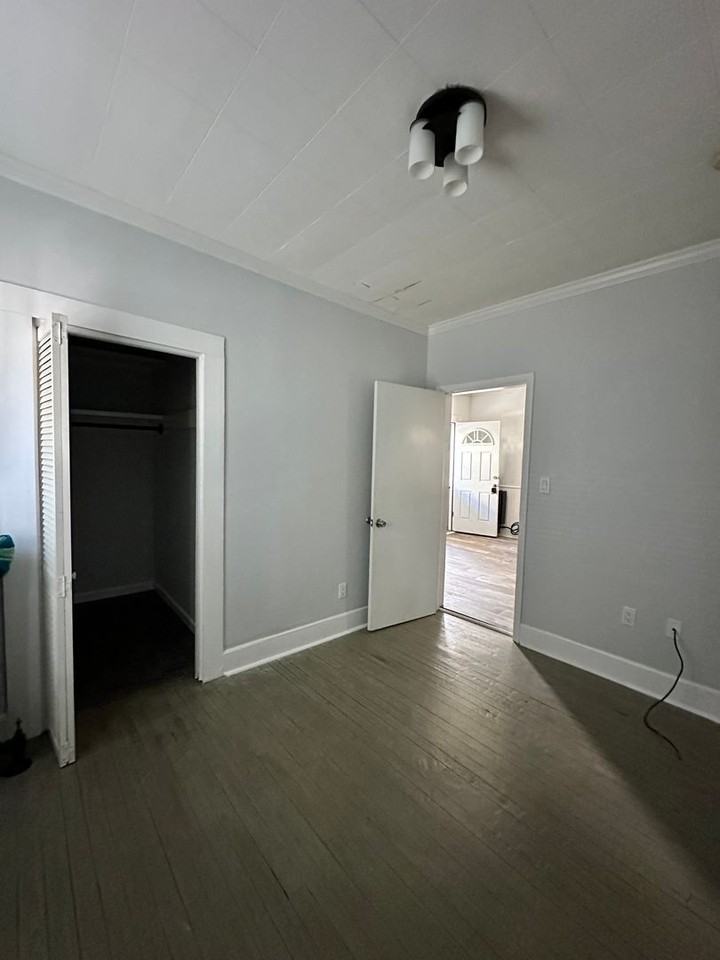 641 E Elm St - Photo 7 of 10