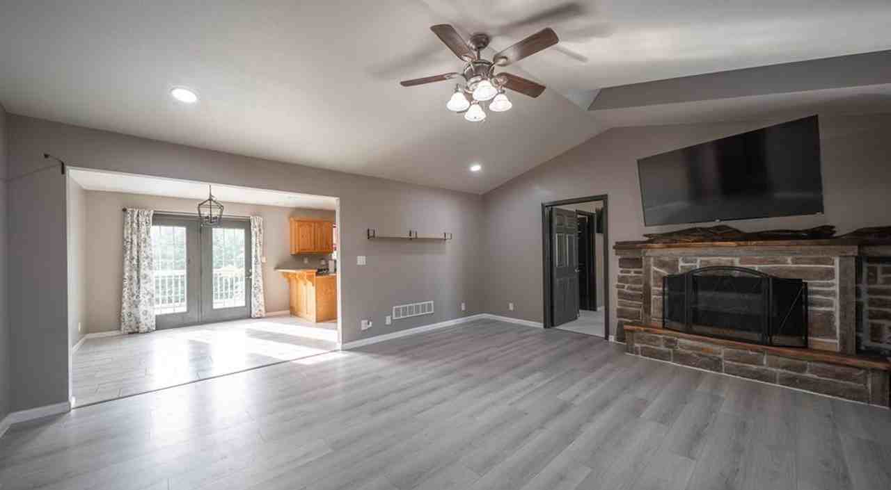 21504 N Horizonway - Photo 3 of 6