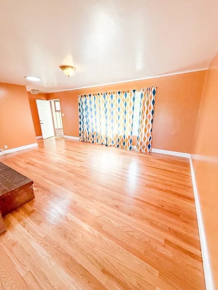 2428 Frances St - Photo 3 of 21