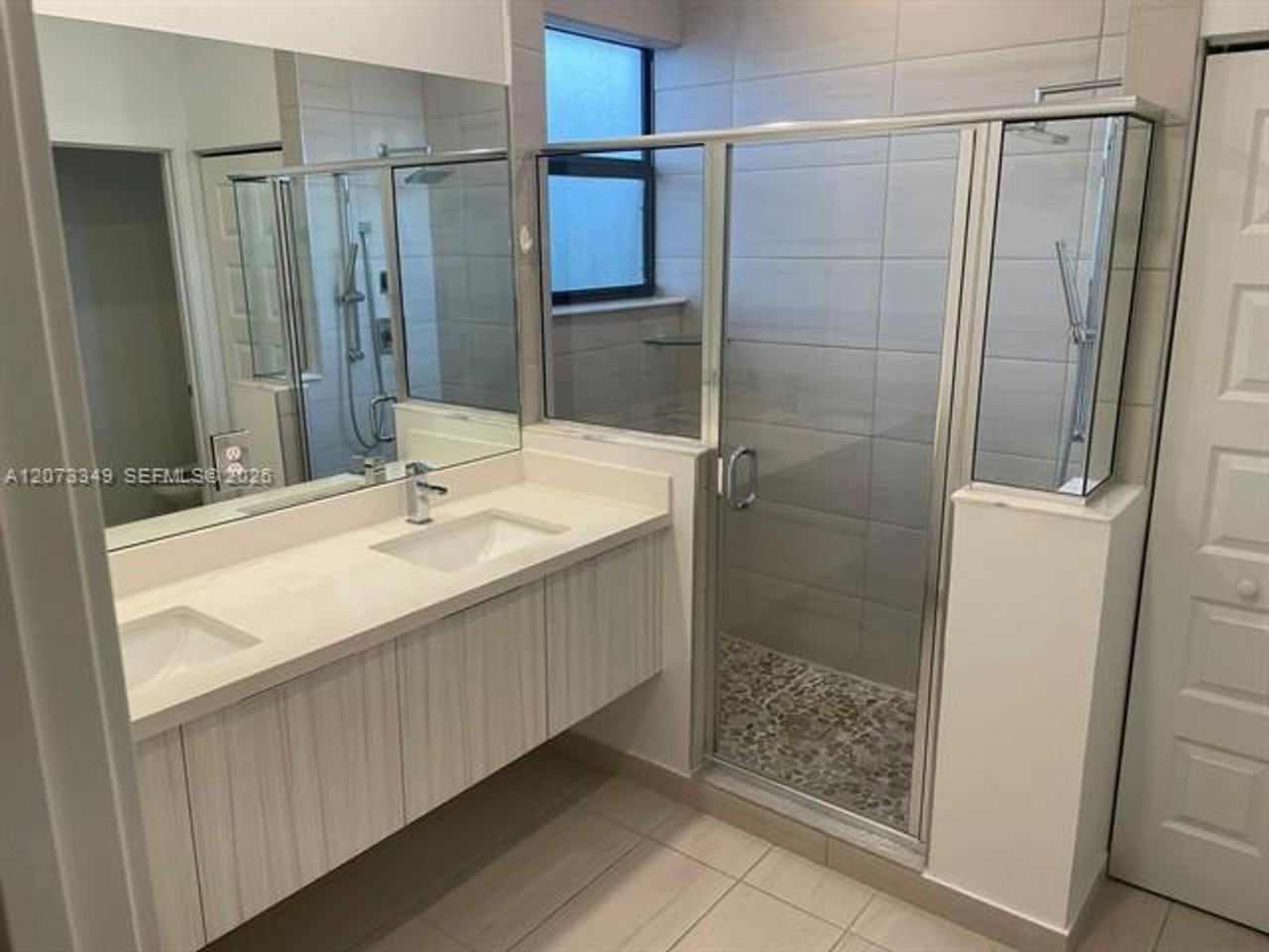 10445 10445 NW 81st Ter th 10445 - Photo 5 of 30
