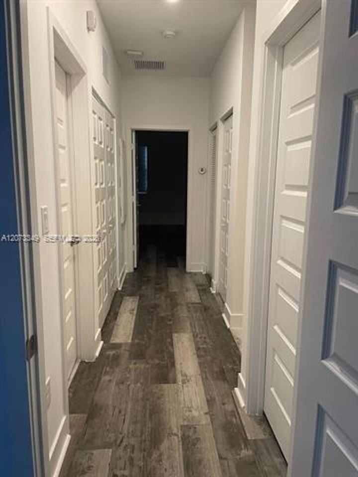 10445 10445 NW 81st Ter th 10445 - Photo 7 of 30