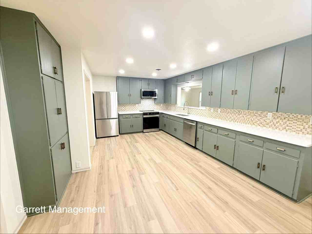 502 W Avenue A - Photo 2 of 12