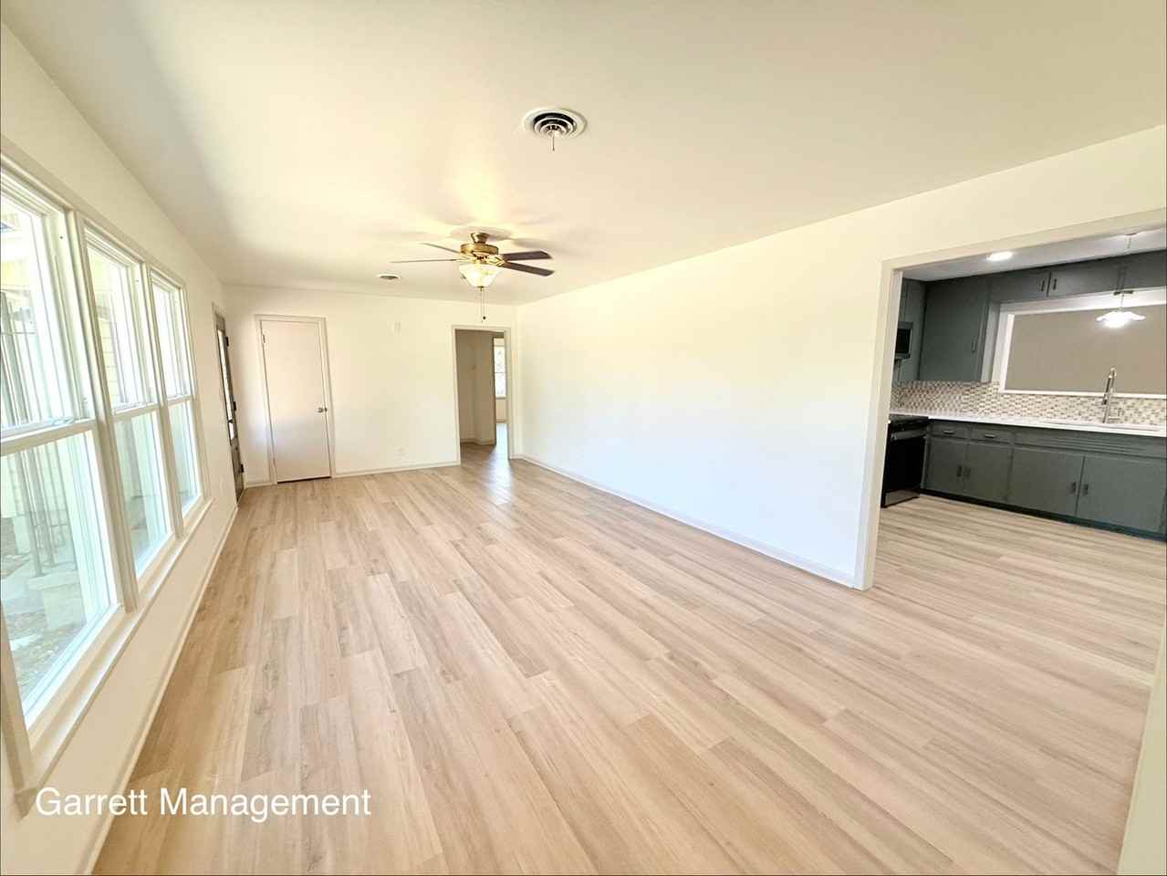 502 W Avenue A - Photo 3 of 12