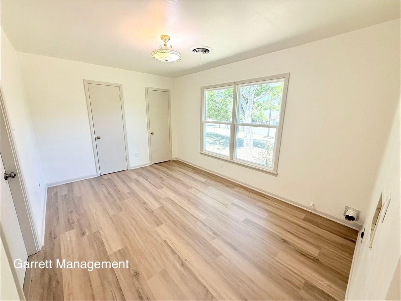 502 W Avenue A - Photo 4 of 12