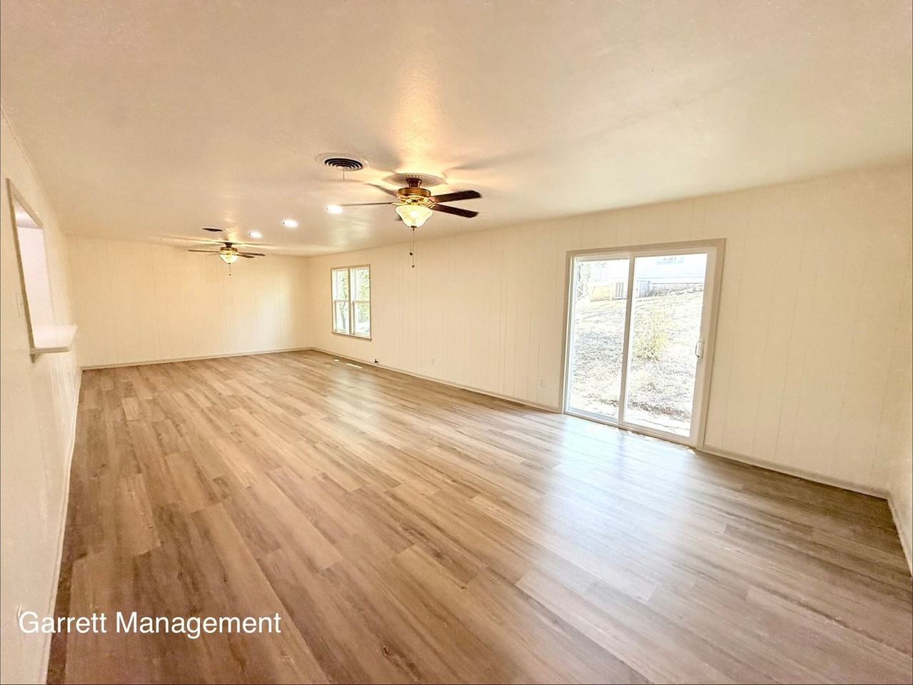 502 W Avenue A - Photo 5 of 12
