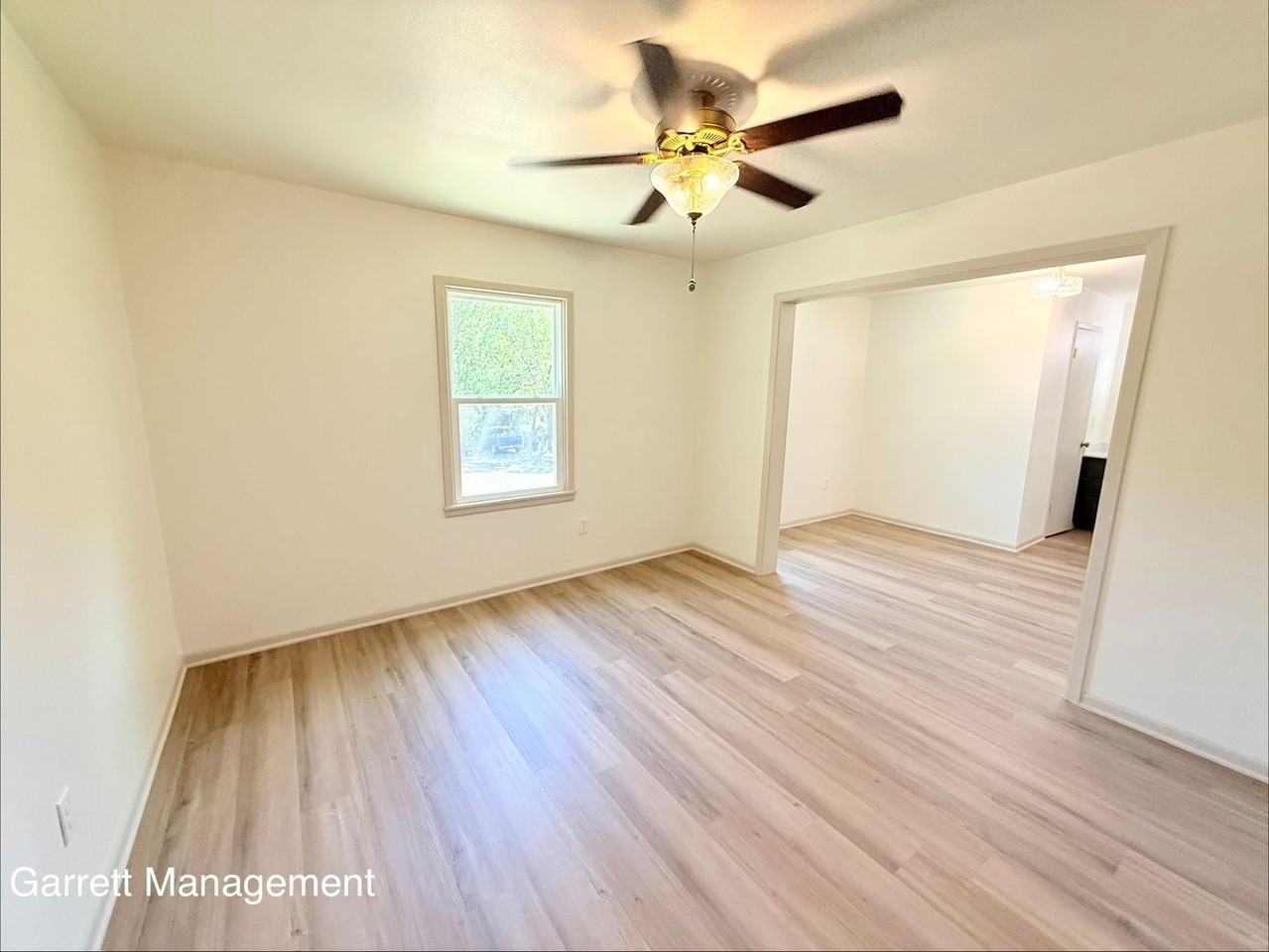 502 W Avenue A - Photo 6 of 12