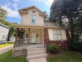 514 Fuller Ave Se - Photo 1 of 1