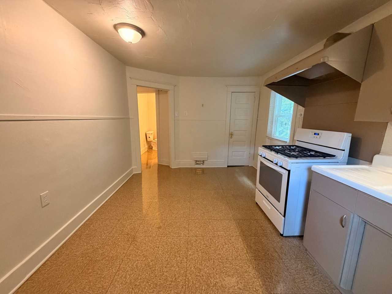 514 Fuller Ave Se - Photo 2 of 14