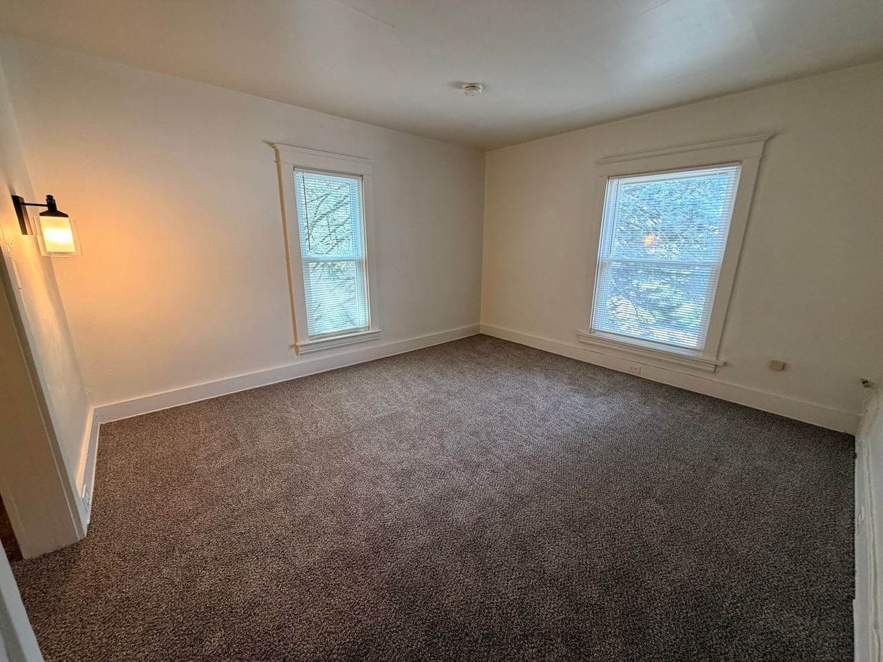 514 Fuller Ave Se - Photo 6 of 14