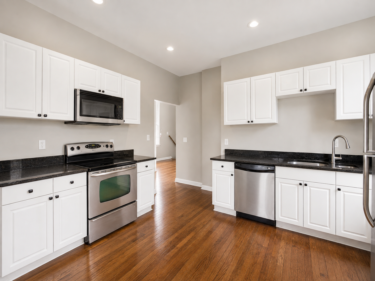 1502 Price St #B - Photo 5 of 8