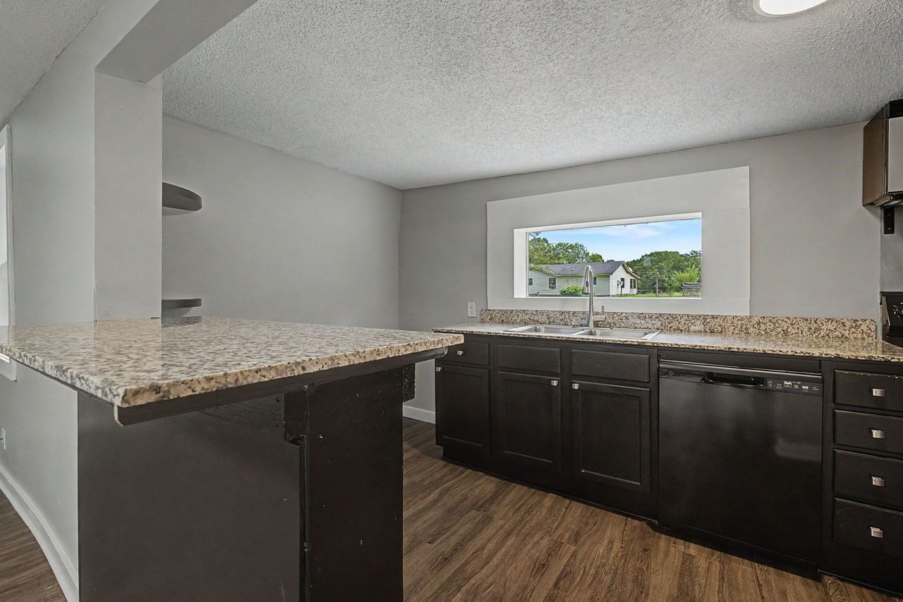 246 Anderson Rd - Photo 4 of 33