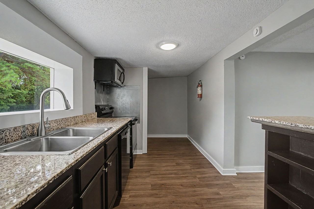 246 Anderson Rd - Photo 5 of 33