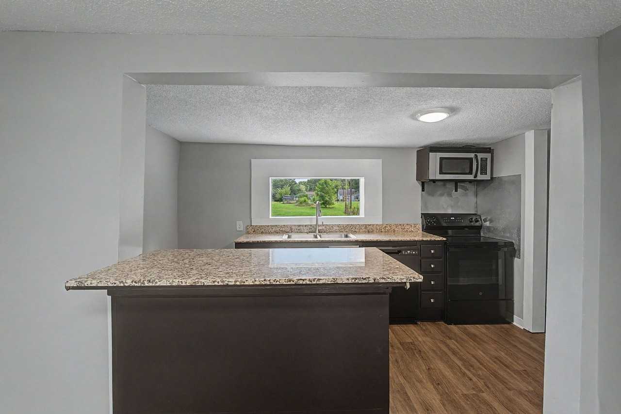 246 Anderson Rd - Photo 6 of 33