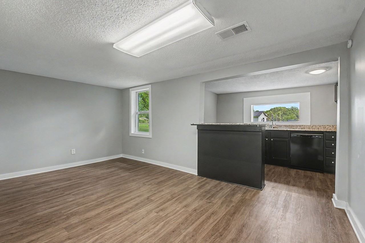 246 Anderson Rd - Photo 7 of 33