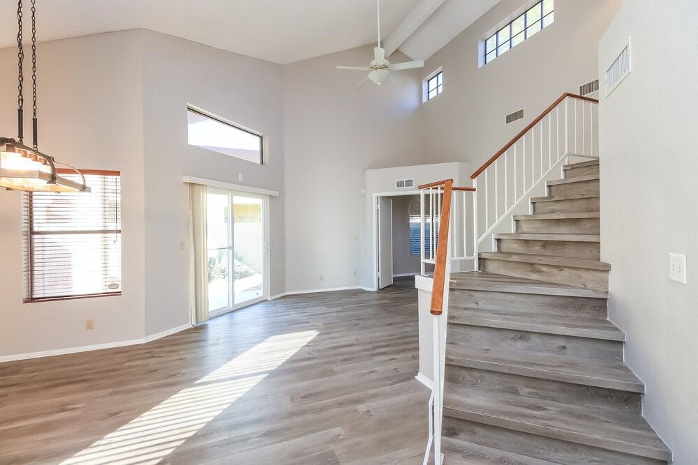 1041 E Sunburst Ln - Photo 4 of 17