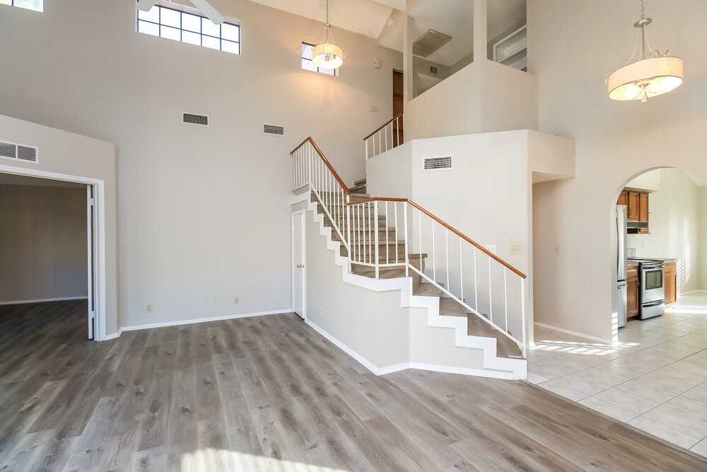 1041 E Sunburst Ln - Photo 5 of 17