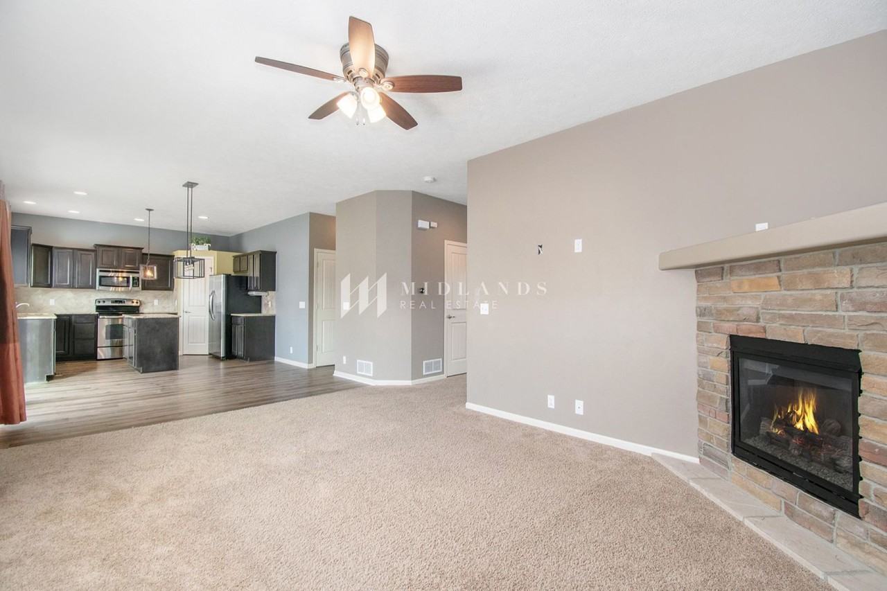 14200 S 18th St - Photo 3 of 14