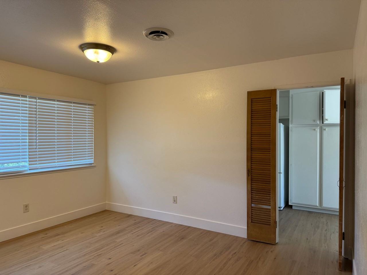 8945 Plaza Park Dr - Photo 3 of 16