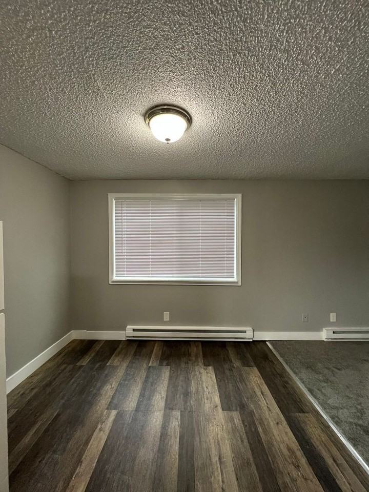 Surrey Square Apartments - Photo 3 of 24