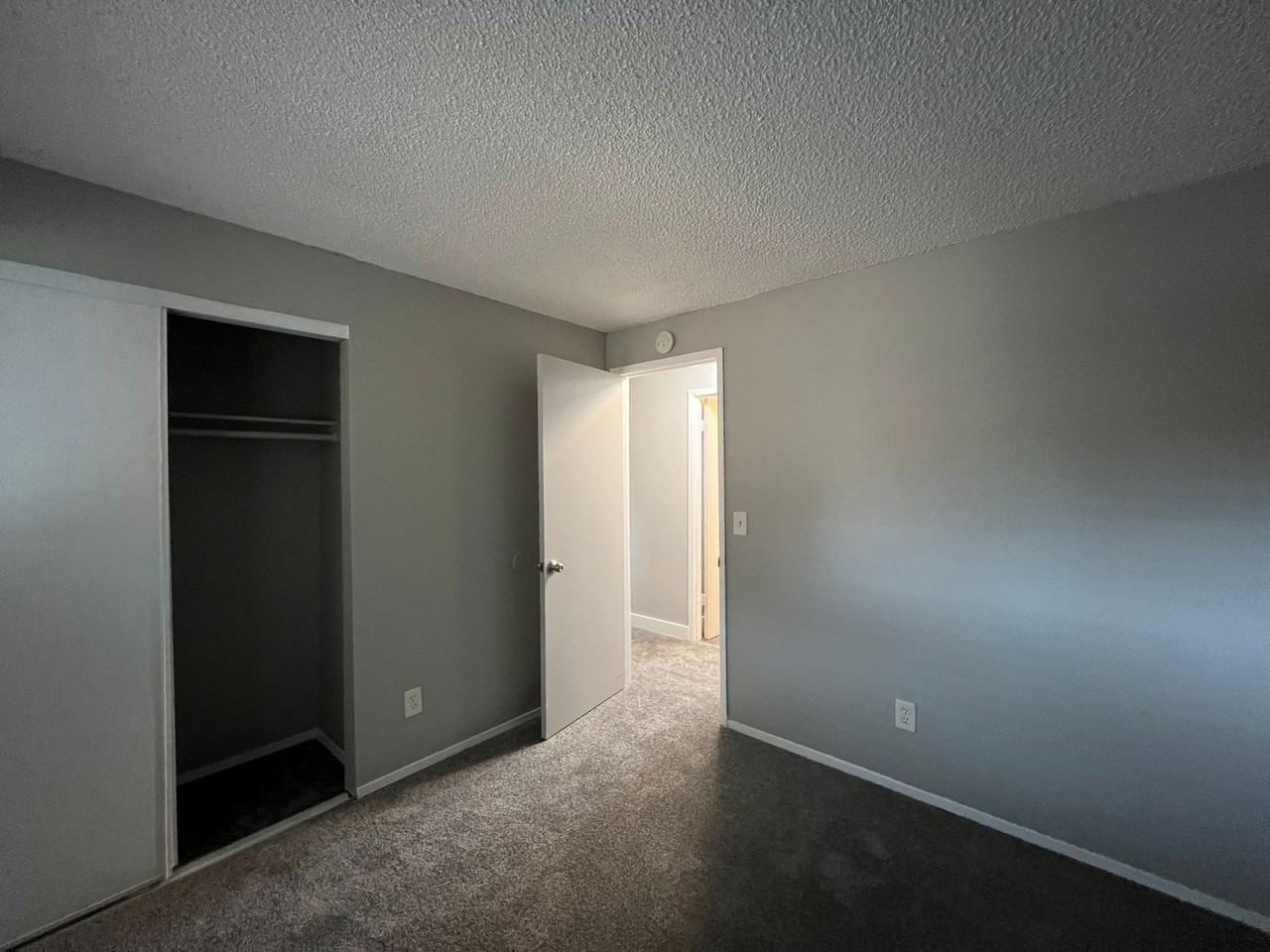Surrey Square Apartments - Photo 7 of 24