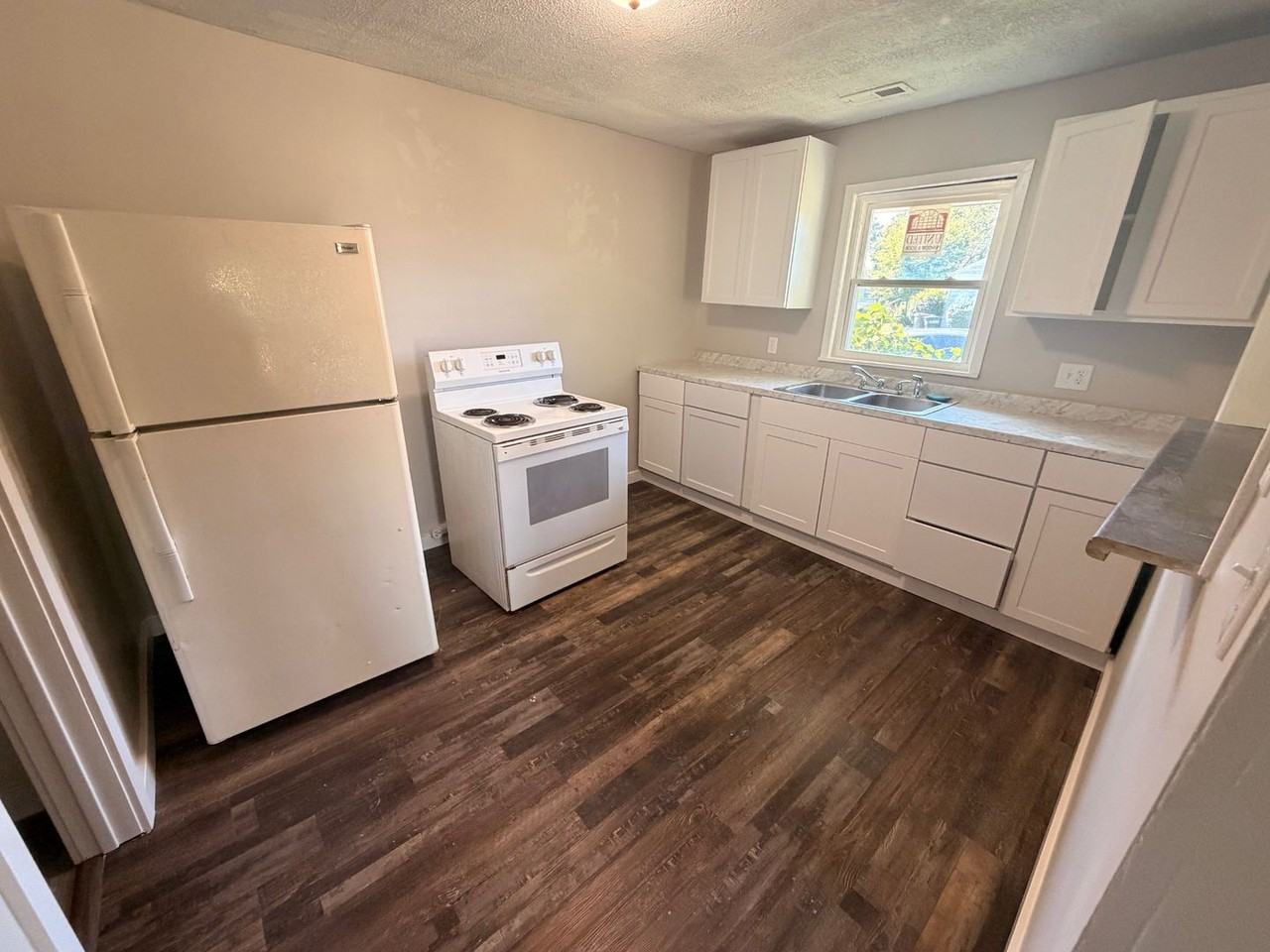 2369 N Goodlet Ave - Photo 2 of 5