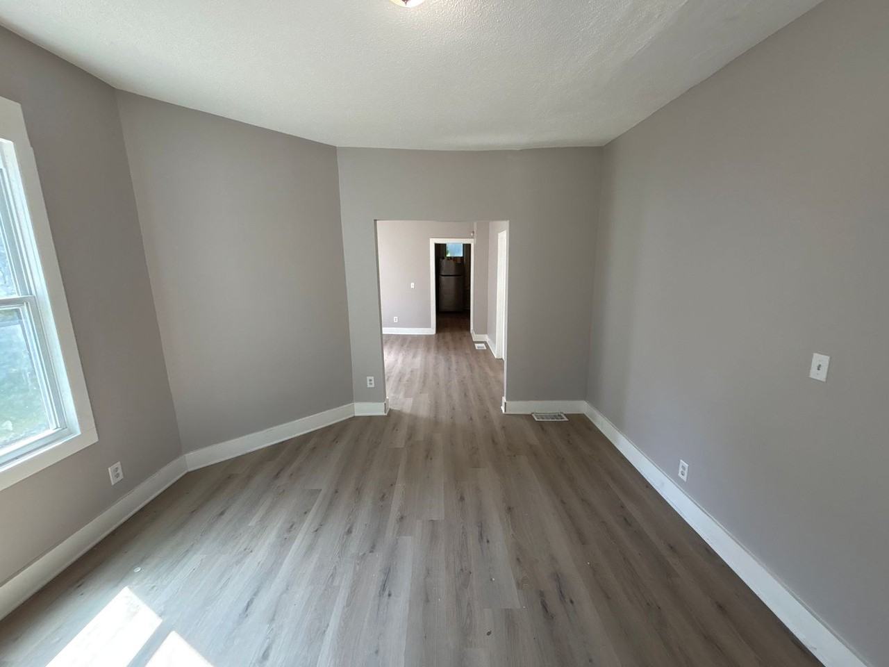 2315 Sheridan Ave N - Photo 2 of 11