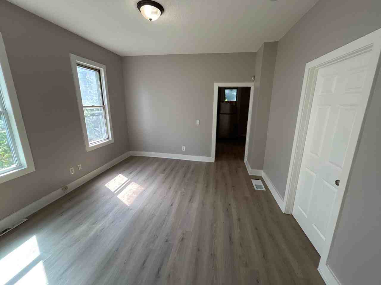 2315 Sheridan Ave N - Photo 3 of 11