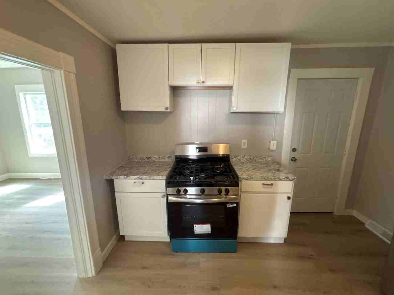 2315 Sheridan Ave N - Photo 4 of 11