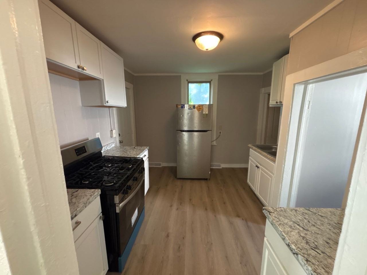 2315 Sheridan Ave N - Photo 5 of 11