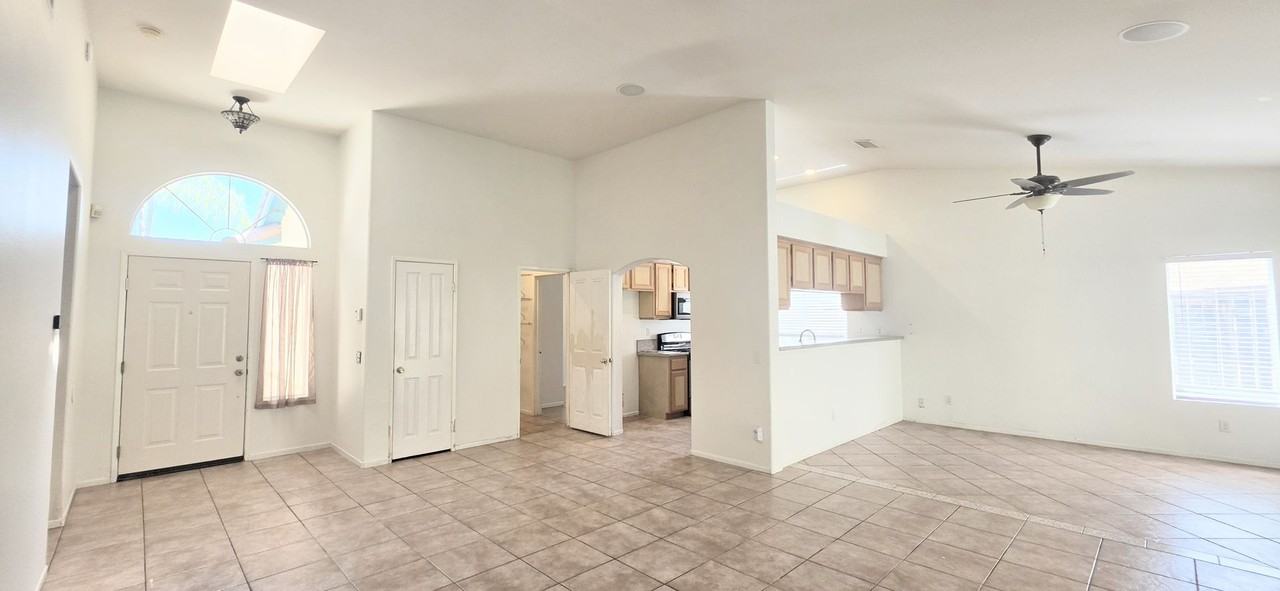 39879 N General Kearny Rd - Photo 4 of 10