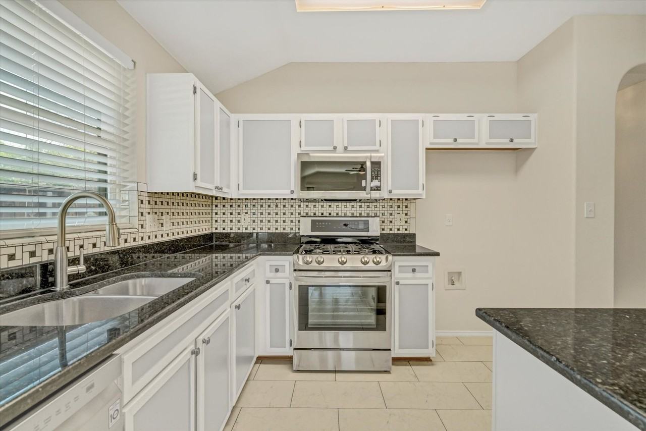 1900 Avante Dr - Photo 5 of 21