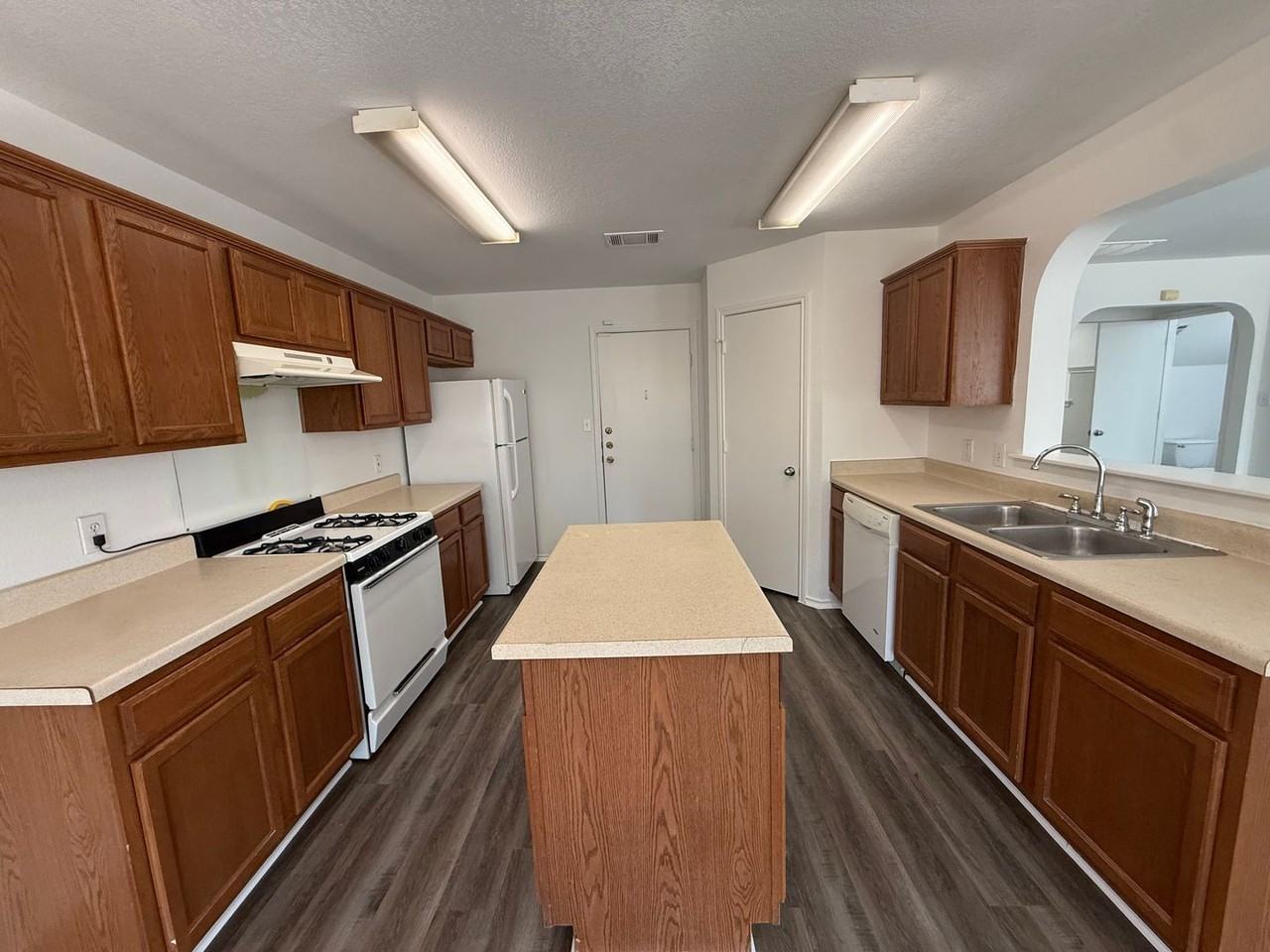 3311 Etheredge Dr - Photo 4 of 14