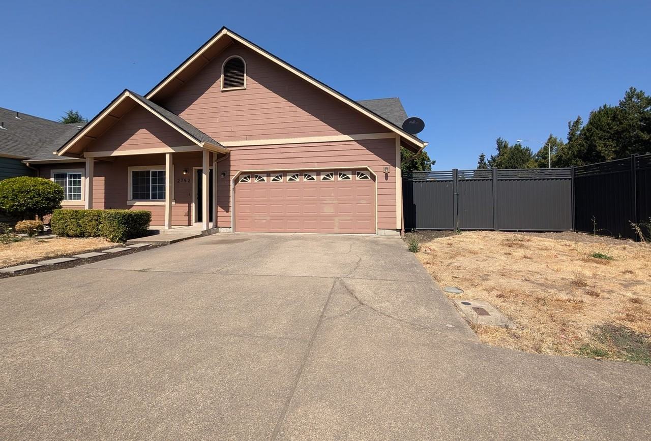 2752 Chad Dr - Photo 3 of 25