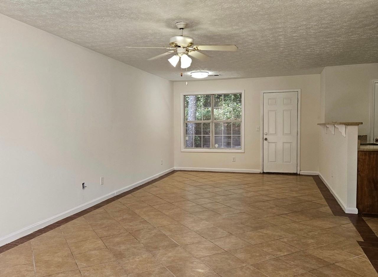 3172 Creekwood Dr - Photo 2 of 17
