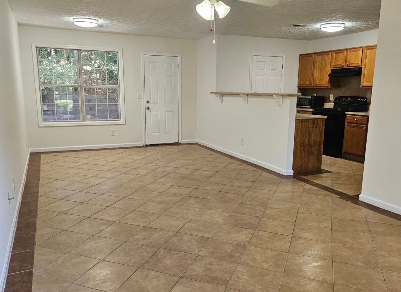3172 Creekwood Dr - Photo 3 of 17