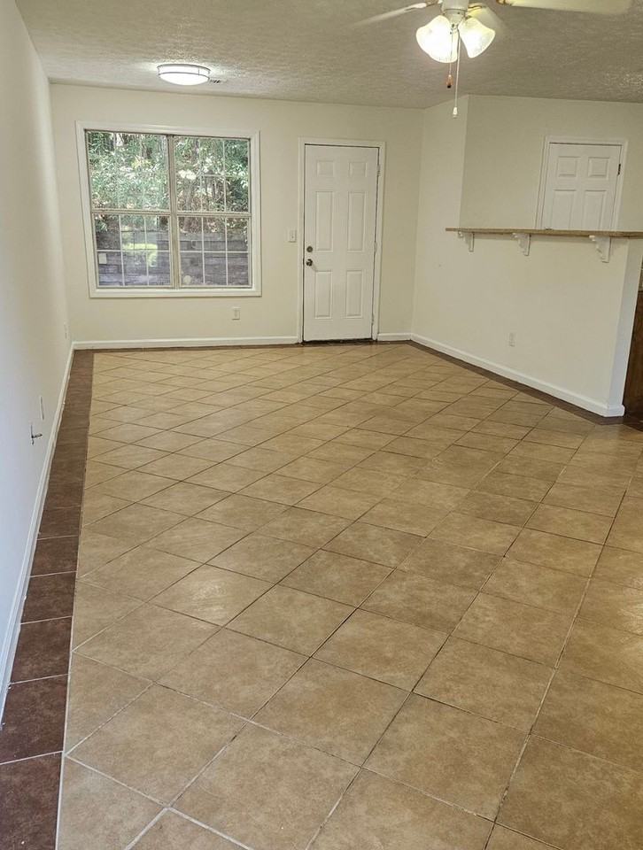 3172 Creekwood Dr - Photo 4 of 17