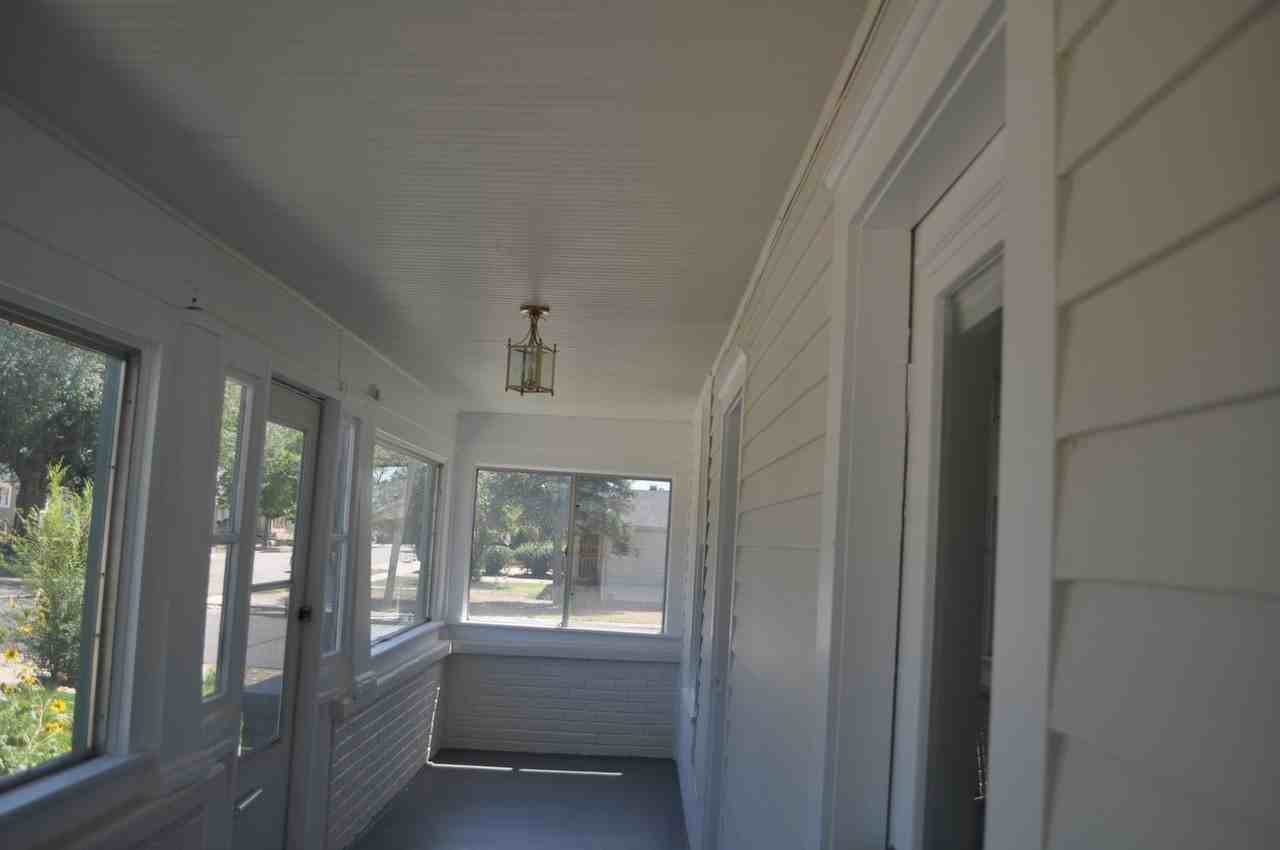 404 Main St - Photo 2 of 13