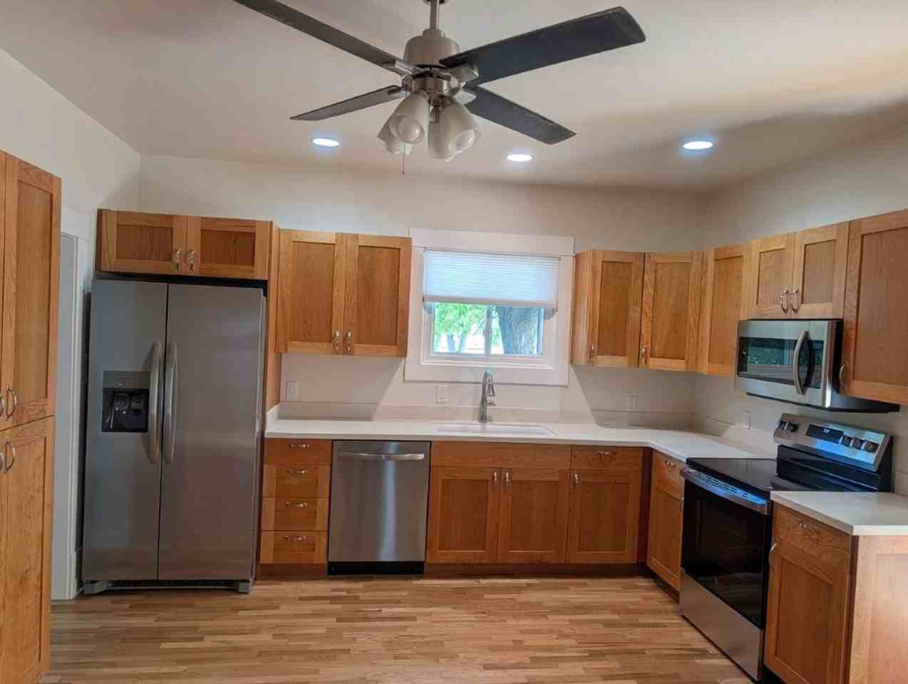 404 Main St - Photo 3 of 13