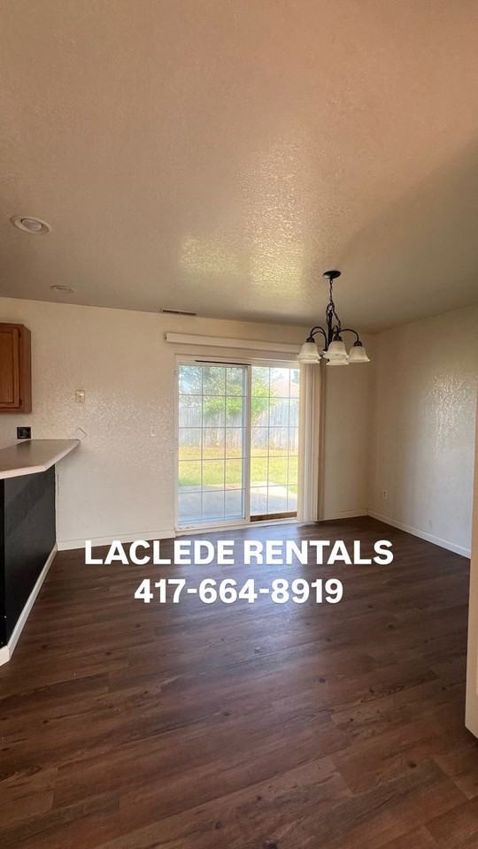 1121 Glenridge St - Photo 2 of 11