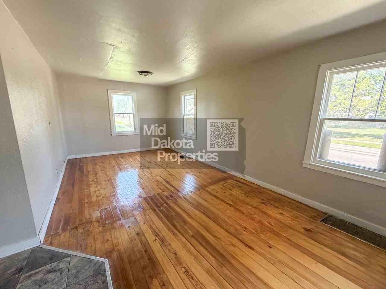 623 N Edmunds St - Photo 2 of 17
