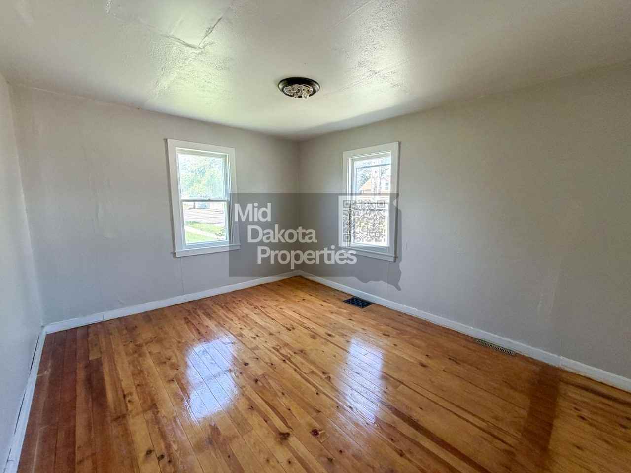 623 N Edmunds St - Photo 3 of 17