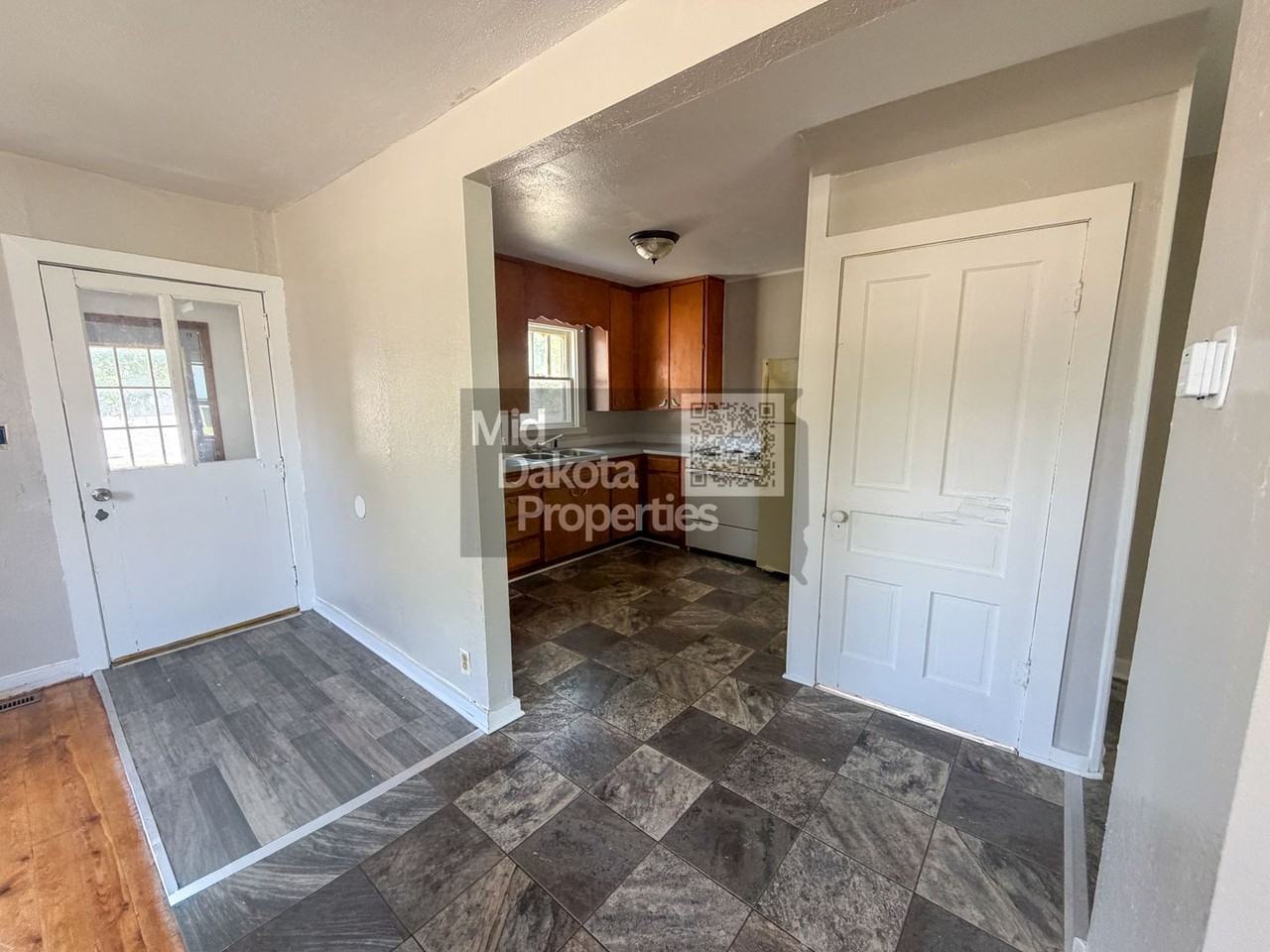 623 N Edmunds St - Photo 5 of 17