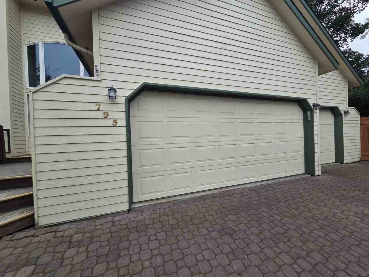 795 Ne Majesty Ln - Photo 2 of 23