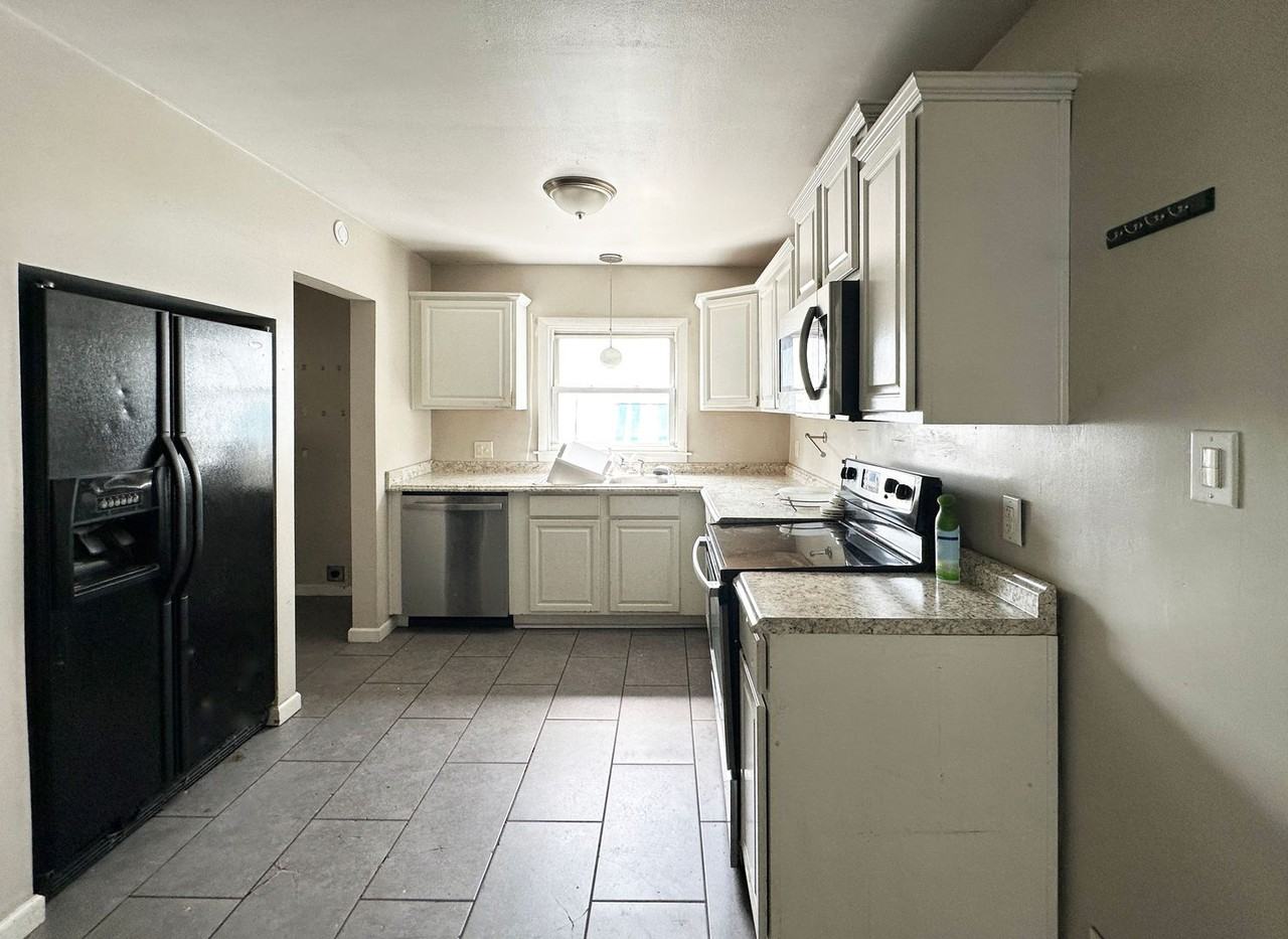 854 Carneal Rd - Photo 3 of 4