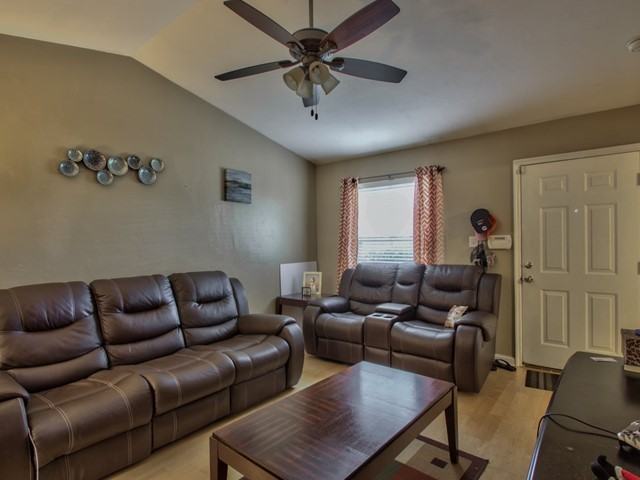 1219 Limestone St - Photo 3 of 34