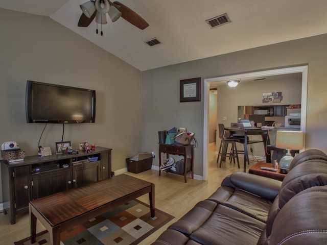 1219 Limestone St - Photo 5 of 34