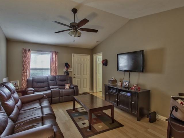1219 Limestone St - Photo 6 of 34