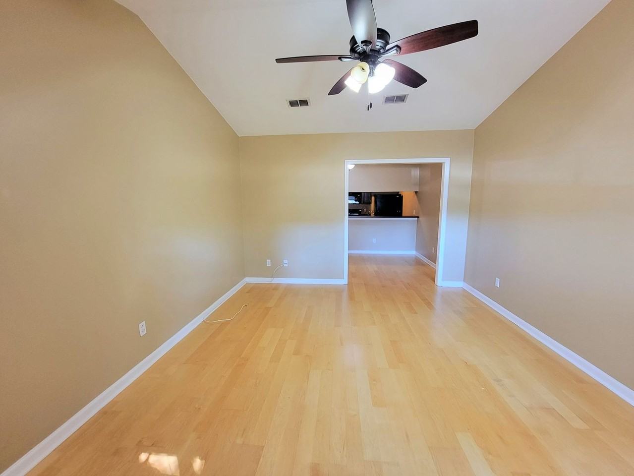 1219 Limestone St - Photo 4 of 18