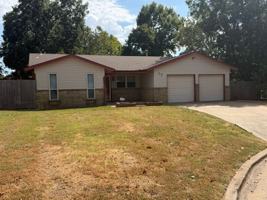 featured image of 17 Oak Hollow Rd