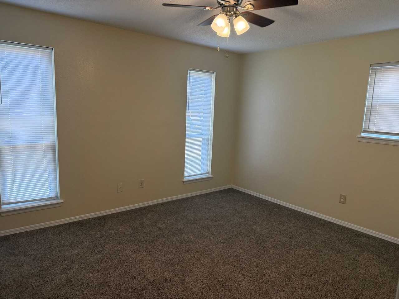 17 Oak Hollow Rd - Photo 4 of 16